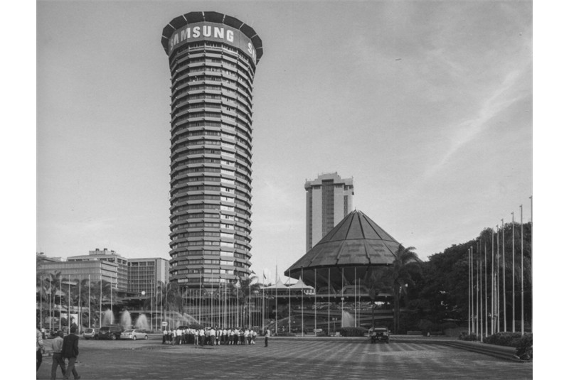 Fig. 6
Karl H. Nostvik, KICC-Centro
conferenze internazionale a Nairobi,
Kenya 1966-1973. (Di Herz
2022). Fig. 6
Karl H. Nostvik, KICC-Centro
conferenze internazionale a Nairobi,
Kenya 1966-1973. (Di Herz
2022).