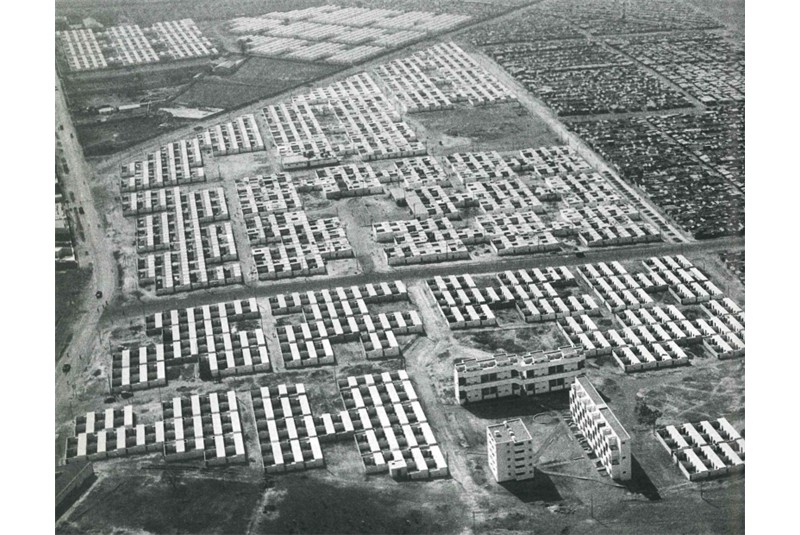 Fig. 2
Victor Bodiansky, George Candilis,
Henri Piot and Shadrach
Woods, Cit&eacute; vertical 1952. Casablanca,
1952. (T. Avermaete
e S. Karakayali, M. Von Oste,
2010).