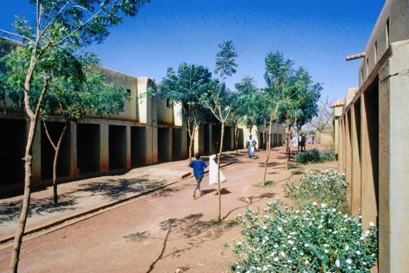 Fig. 1b
Andr&eacute; Rav&eacute;reau, Mopti Health
Centre, 1970-74 (from Aga Khan
Trust for Culture, Gen&egrave;ve).