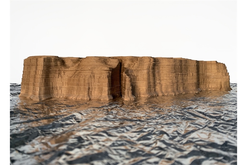 Fig. 1
Nella pagina precedente: Thomas
Pepino, porta Pax, modello
in cartone vegetale, Lampedusa,
2023. Fig. 1
Nella pagina precedente: Thomas
Pepino, porta Pax, modello
in cartone vegetale, Lampedusa,
2023.