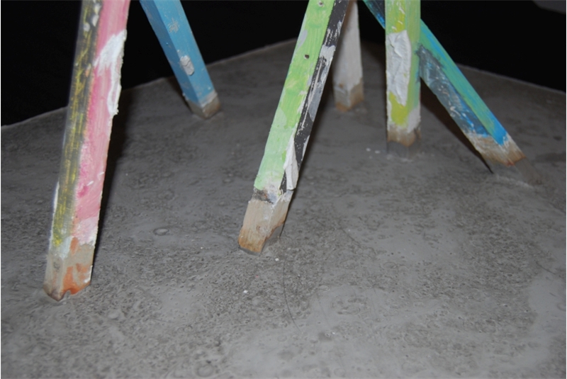 Fig. 11
Fotografie di dettaglio del modello
del monumento &ldquo;Fata Morgana&rdquo;;
legno colorato a tempera,
gesso, fil di ferro, cordino.