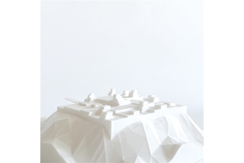 Fig. 5
Excerpt of the insertion of the monument/
memorial on the Lampedusa coast.
Model at 1:500 scale. Fig. 5
Excerpt of the insertion of the monument/
memorial on the Lampedusa coast.
Model at 1:500 scale.