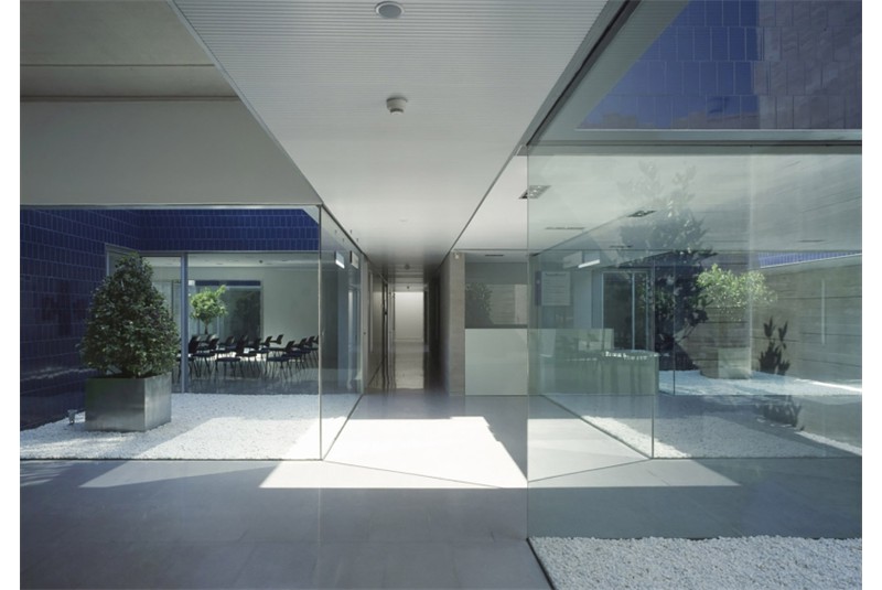 Fig. 5
estudio__entresitio, Usera, Vellaverde and Sanblas, Public Healthcare Center. Madrid (2005-07 Sanblas).
Courtesy of estudio__entresitio. Photo credits: Roland Halbe Fig. 5
estudio__entresitio, Usera, Vellaverde and Sanblas, Public Healthcare Center. Madrid (2005-07 Sanblas).
Courtesy of estudio__entresitio. Photo credits: Roland Halbe