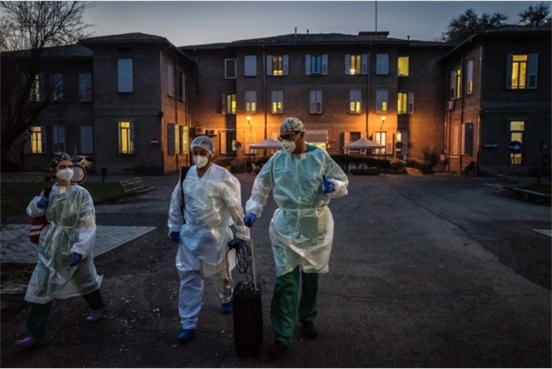 Fig. 1
Un’équipe UMM - Unità Mobile Multidisciplinare di Parma (ph. Carlo Cozzoli) Fig. 1
Un’équipe UMM - Unità Mobile Multidisciplinare di Parma (ph. Carlo Cozzoli)