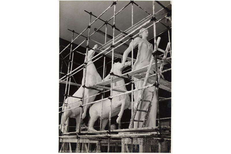 Fig. 7
Lucio Fontana, Gruppo scultoreo nel Salone d’Onore, di Persico, Nizzoli, Palanti, Sesta Triennale, Palazzo dell’Arte, Milano, 1936.
©Triennale Milano. Fig. 7
Lucio Fontana, Gruppo scultoreo nel Salone d’Onore, di Persico, Nizzoli, Palanti, Sesta Triennale, Palazzo dell’Arte, Milano, 1936.
©Triennale Milano.