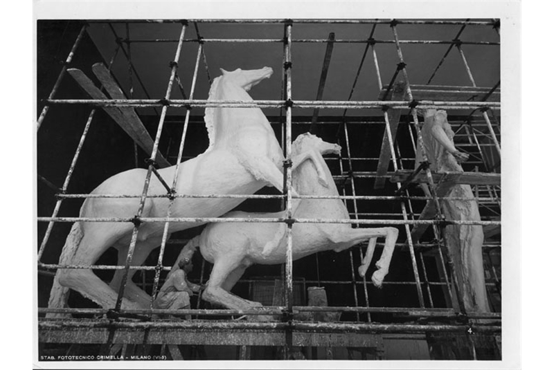 Fig. 8
Lucio Fontana, Gruppo scultoreo nel Salone d’Onore, di Persico, Nizzoli, Palanti, Sesta Triennale, Palazzo dell’Arte, Milano, 1936.
©Triennale Milano. Fig. 8
Lucio Fontana, Gruppo scultoreo nel Salone d’Onore, di Persico, Nizzoli, Palanti, Sesta Triennale, Palazzo dell’Arte, Milano, 1936.
©Triennale Milano.