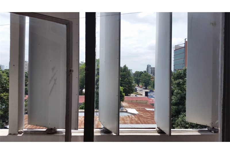 Fig. 11
Aluminum brise soleil in an open
position in the loggia of an apartment
in the &ldquo;Van Gele&rdquo; building
by Claude Laurens, Kinshasa.
&copy;Manlio Michieletto.