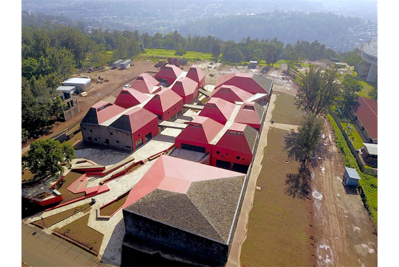 Patrick Schweitzer & Associ&eacute;s
architechs, Faculty of Architecture
and Environmental Design,
Kigali, 2012.
Foto @ Joules Toules
ArchDaily.com
https://www.schweitzer-associes.
com/single-project.php?albumID=
8.