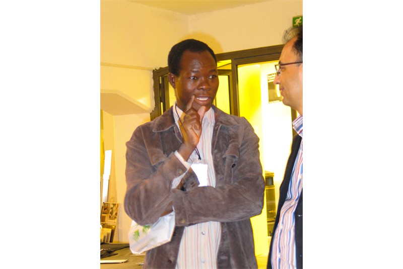 Fig. 1
Di&eacute;b&eacute;do Francis K&eacute;r&eacute; al Festival
dell'Architettura di Parma, 2005.
Archivio Festival dell'Architettura.