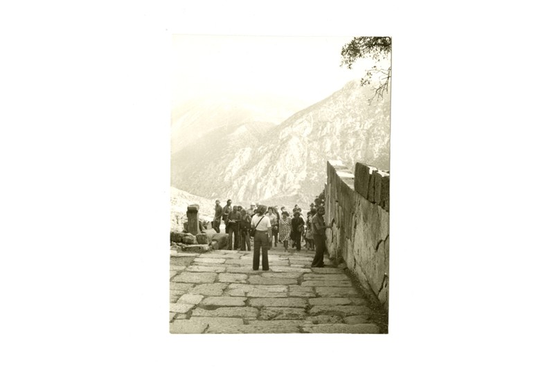 Fig. 3
Group travels with Álvaro Siza, Alcino Soutinho and Fernando Távora in Athens
Greece (In: Fundação Instituto
Marques da Silva, Archive
Alcino Soutinho, PT_FIMS_AS-
0001-06-foto0243). Fig. 3
Group travels with Álvaro Siza, Alcino Soutinho and Fernando Távora in Athens
Greece (In: Fundação Instituto
Marques da Silva, Archive
Alcino Soutinho, PT_FIMS_AS-
0001-06-foto0243).