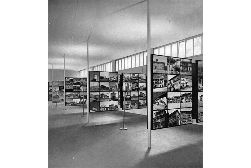 Fig. 10
Galleria della Mostra di architettura
rurale alla VI Triennale di Milano,
1936. (Giuseppe Pagano e Guarniero
Daniel, Architettura rurale italiana,
Quaderni delle Triennale, Hoepli,
Milano, 1936, p. 5).