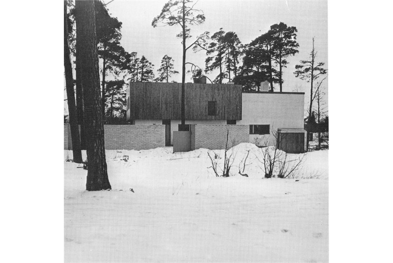 Figs. 12 a-b
Giuseppe Pagano, photographs of the Aalto House, Helsinki, 1939. (Cesare De Seta, Giuseppe Pagano fotografo, Electa, Milan 1979, p. 38). Figs. 12 a-b
Giuseppe Pagano, photographs of the Aalto House, Helsinki, 1939. (Cesare De Seta, Giuseppe Pagano fotografo, Electa, Milan 1979, p. 38).