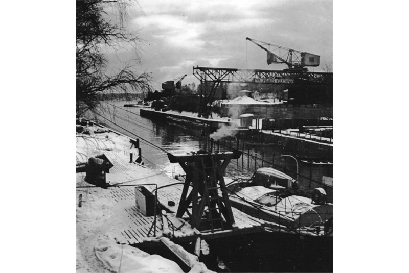 Figs. 9 a-b
Giuseppe Pagano, photographs of the outskirts of Hamburg and the port of Oslo. (Cesare De Seta, Giuseppe Pagano fotografo, Electa, Milan 1979, p. 83). Figs. 9 a-b
Giuseppe Pagano, photographs of the outskirts of Hamburg and the port of Oslo. (Cesare De Seta, Giuseppe Pagano fotografo, Electa, Milan 1979, p. 83).