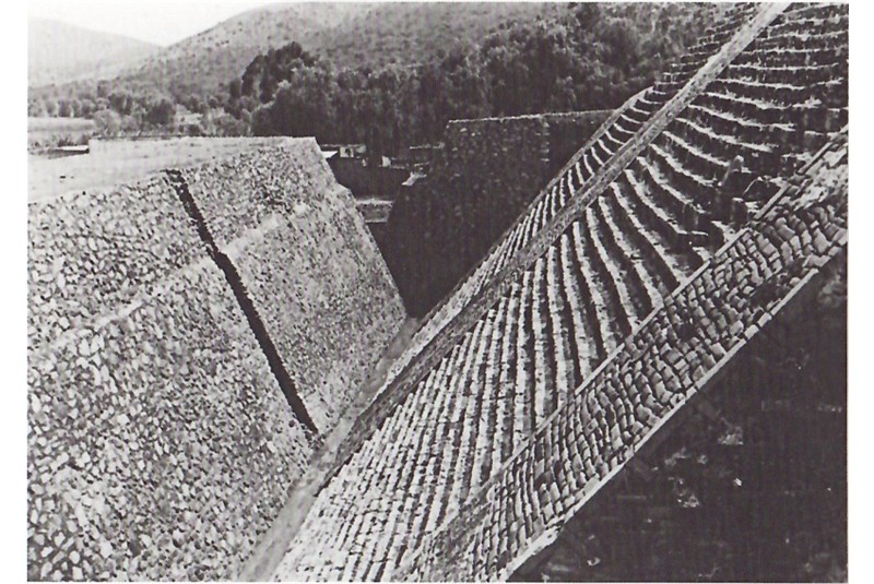 Fig. 3
Pyramid of Tenayuca, Mexico, 1937. Photograph by Josef Albers. Fig. 3
Pyramid of Tenayuca, Mexico, 1937. Photograph by Josef Albers.