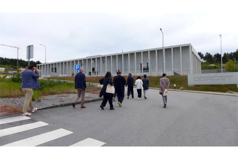 Fig. 17 - GT#3, Penafiel: visita alla sede
della ditta Corcet, Nuno Melo
Sousa, 2021-2024. Foto EKA
team, 6 giugno 2025. Fig. 17 - GT#3, Penafiel: visita alla sede
della ditta Corcet, Nuno Melo
Sousa, 2021-2024. Foto EKA
team, 6 giugno 2025.