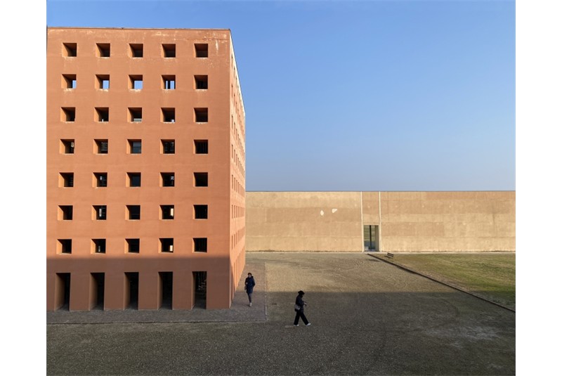 Fig. 11 - GT#1, Modena:Cimitero
di San Cataldo di Aldo Rossi,
1971-1985. Foto L. Jākobsone
(LMA), 13 gennaio 2024. Fig. 11 - GT#1, Modena:Cimitero
di San Cataldo di Aldo Rossi,
1971-1985. Foto L. Jākobsone
(LMA), 13 gennaio 2024.