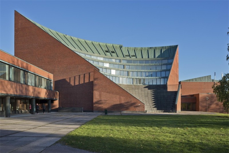 Fig. 31
A.Aalto Campus di Otaniemi
(1949-70), Vista esterna auditorium. Fig. 31
A.Aalto Campus di Otaniemi
(1949-70), Vista esterna auditorium.