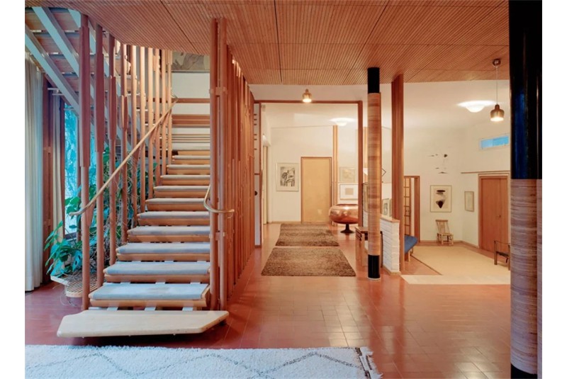 Fig. 9
A.Aalto Villa Mairea (1938-39), view of the staircase towards the entrance. Fig. 9
A.Aalto Villa Mairea (1938-39), view of the staircase towards the entrance.