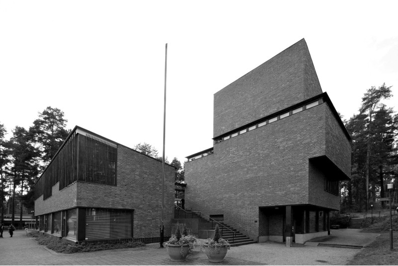 Fig. 21
A.Aalto Säynätsalo Town Hall (1949-52), view of the access to the inner courtyard. Fig. 21
A.Aalto Säynätsalo Town Hall (1949-52), view of the access to the inner courtyard.