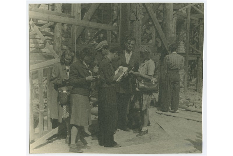 Fig. 6
Tallinn Technological Institute Faculty of Civil Engineering students on their internship, student Mart Port in the center, 1949. Courtesy of Tallinn University of Technology Museumtif. Fig. 6
Tallinn Technological Institute Faculty of Civil Engineering students on their internship, student Mart Port in the center, 1949. Courtesy of Tallinn University of Technology Museumtif.