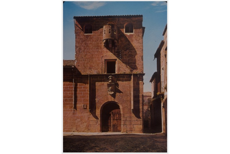 Fig. 7
Souvenir di viaggio, Casa del
Sol (Cáceres, Spagna). (In: Archivio
Álvaro Siza, Collezione
Fondazione Serralves – Museo
d'Arte Contemporanea, Porto.
Donazione 2015. PT-FS-ASV-19-
3-6-ASV-305). Fig. 7
Souvenir di viaggio, Casa del
Sol (Cáceres, Spagna). (In: Archivio
Álvaro Siza, Collezione
Fondazione Serralves – Museo
d'Arte Contemporanea, Porto.
Donazione 2015. PT-FS-ASV-19-
3-6-ASV-305).